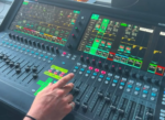 Avantis se encarga de las mezclas de FOH y monitoreo del artista italiano Tony Pitony.